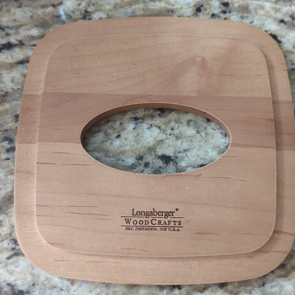 Longaberger Tissue Box With Lid - Picture 10 of 10